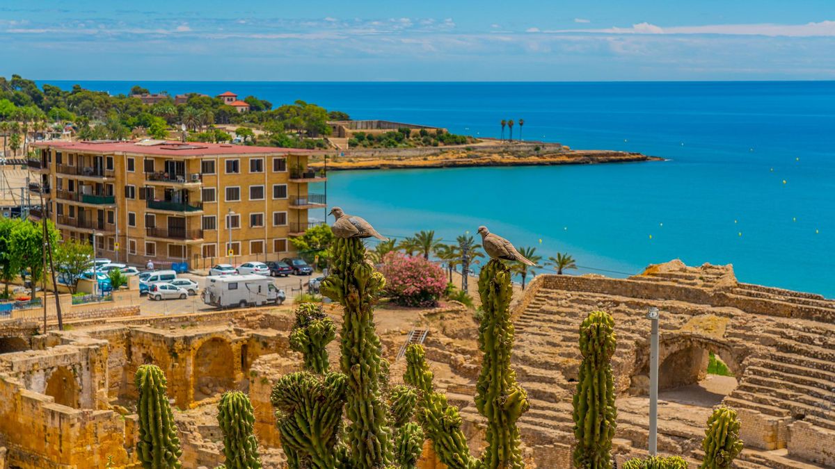 Una ciudad que recuerda antaño, y que te ofrece el mejor turismo de sol y playa a la par que urbano.
