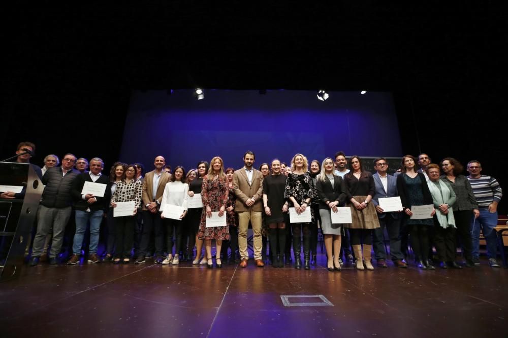 El Teatro Municipal acogió un emotivo Homenaje a los maestros y maestras jubilados de Torrevieja