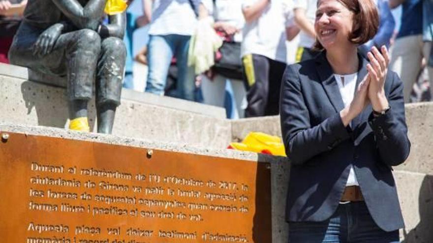 Marta Madrenas, durant la inauguració de la plaça 1 d&#039;octubre.