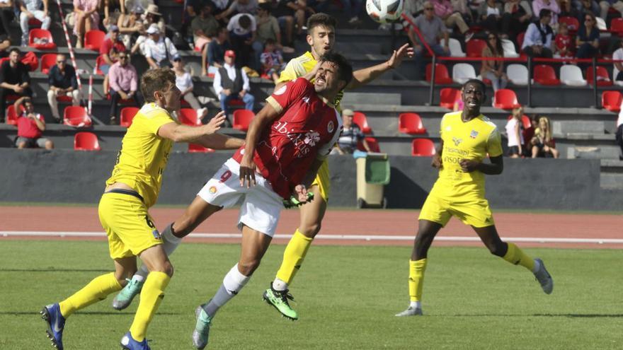 Fútbol: Un domingo de derbis para el CD, el Formentera y la Peña