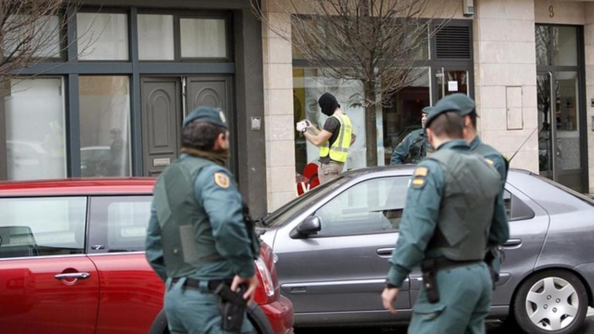 Agentes de la Guardia Civil, en una operación antiterrorista, en una imagen de archivo.