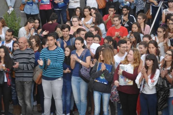 MINUTO SILENCIO ALUMNA ASESINADA