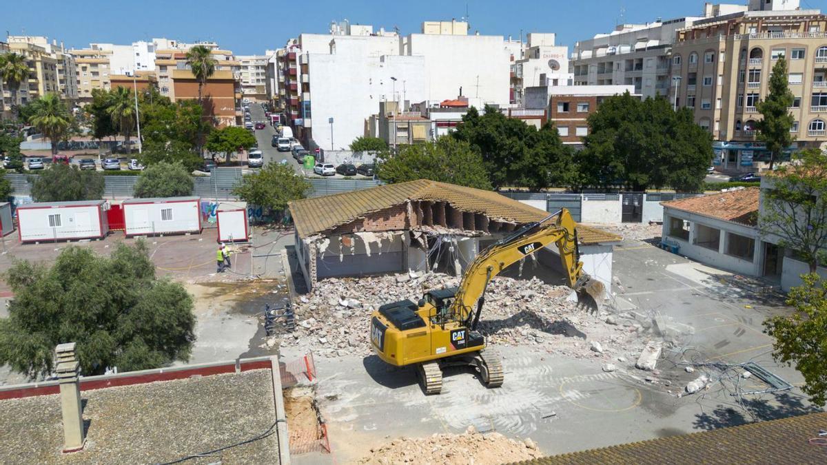 Derribo del Colegio Inmaculada de Torrevieja