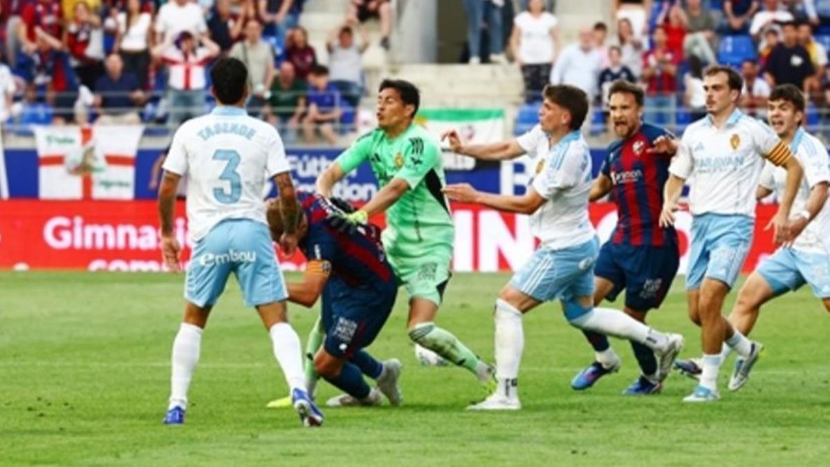 Andrada agrede a Pulido en la acción que originó la gran trifulca final.