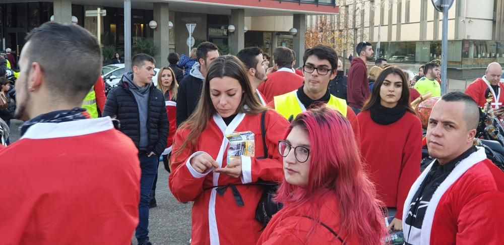 La ''papanoelada motera'' reuneix més de 700 motos a Girona