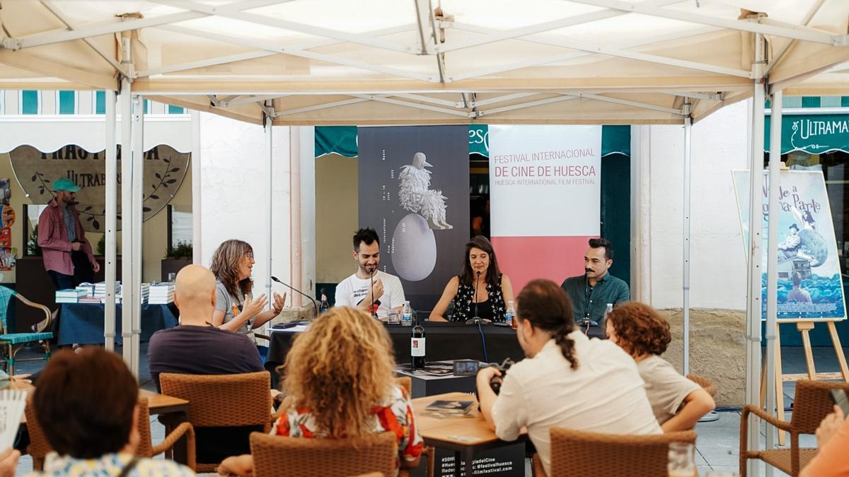 El equipo de 'Viaje a ninguna parte' ha protagonizado el vermú del martes en el festival.