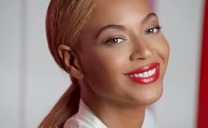 Fa dos anys Beyoncé va fer la campanya del pintallavis ’Infalible’, de L’Óreal.