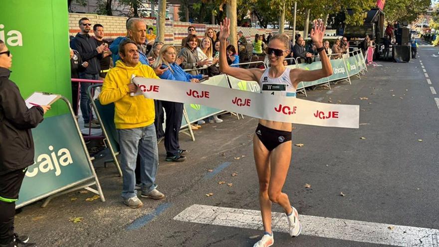 Antía Chamosa cruza la línea de meta. |  FDV