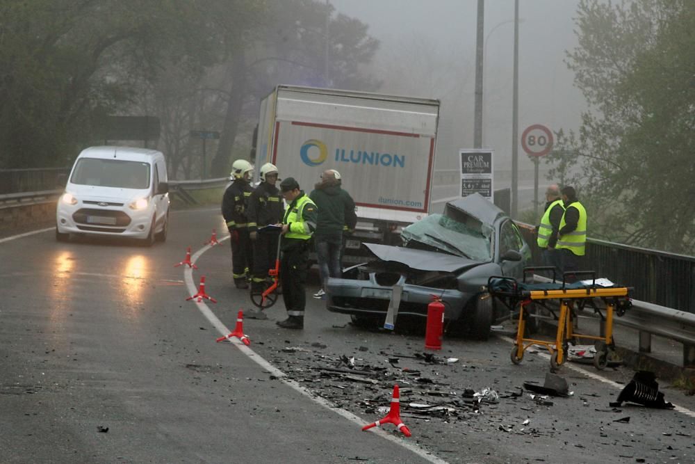 La excarceló Emerxencias mientras persmitió el paso alterno de vehículos por un carril del puente del vial A Estrada-Santiago.