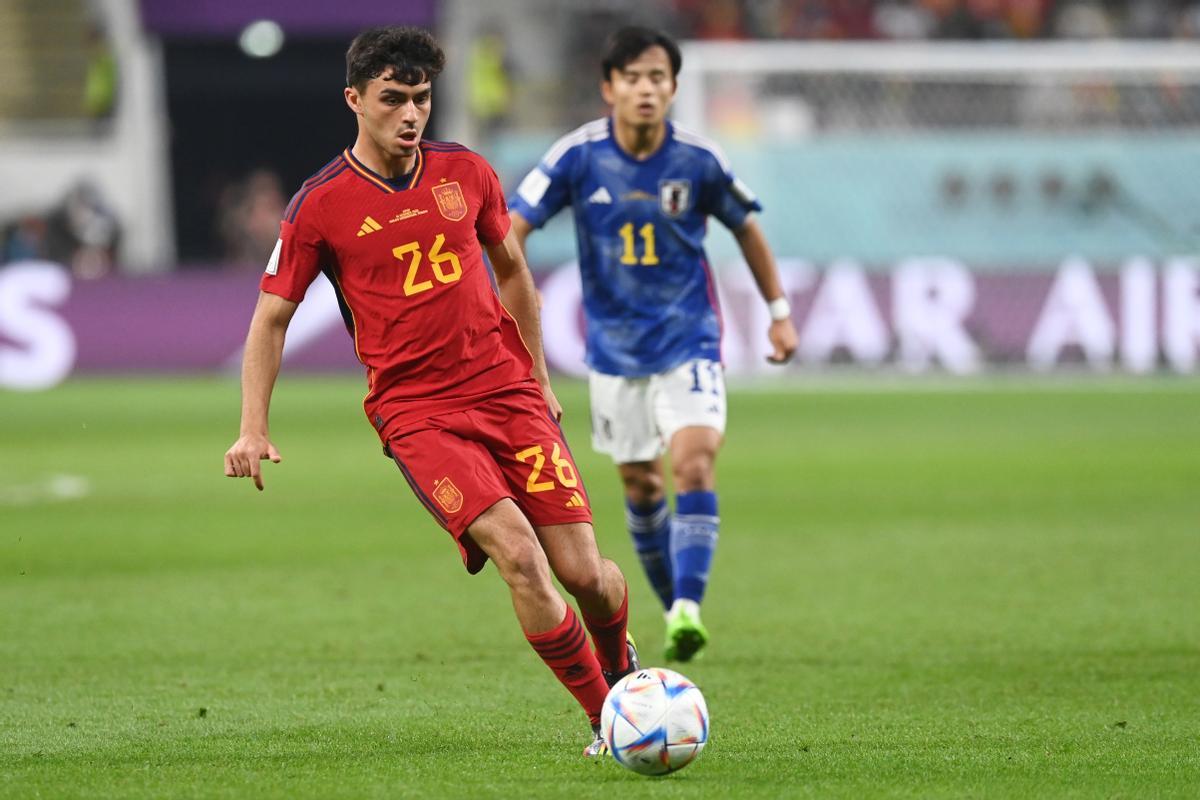 Es el futbolista que debe dirigir la orquesta española, dar calidad al juego de posesión y aumentar el peligro de la misma con un pase filtrado, con una visión privilegiada. En el Mundial ha querido repetir el papel de actor principal que asumió siendo un niño hace año y medio en la última Eurocopa, pero, pese a momentos de clase, no ha tenido la continuidad que desea y que España necesita. Es el futbolista que debe dirigir la orquesta española, dar calidad al juego de posesión y aumentar el peligro de la misma con un pase filtrado, con una visión privilegiada. En el Mundial ha querido repetir el papel de actor principal que asumió siendo un niño hace año y medio en la última Eurocopa, pero, pese a momentos de clase, no ha tenido la continuidad que desea y que España necesita.