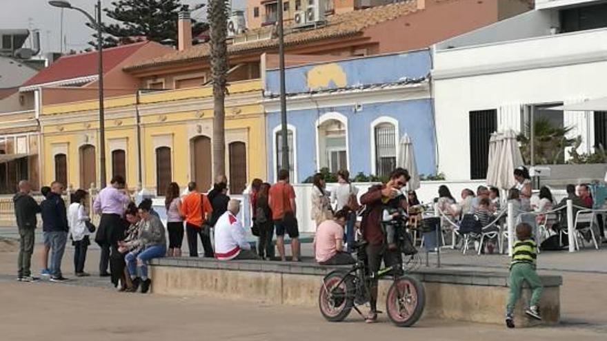 Colas para desayunar en «La Más Bonita»