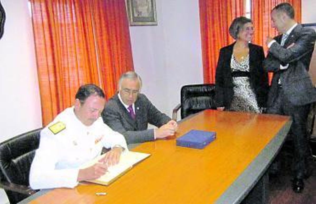 Castropol, por mar y por tierra