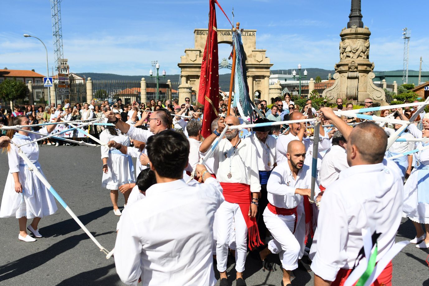 La Danza de Espadas de Marín rompe con dos años de pandemia