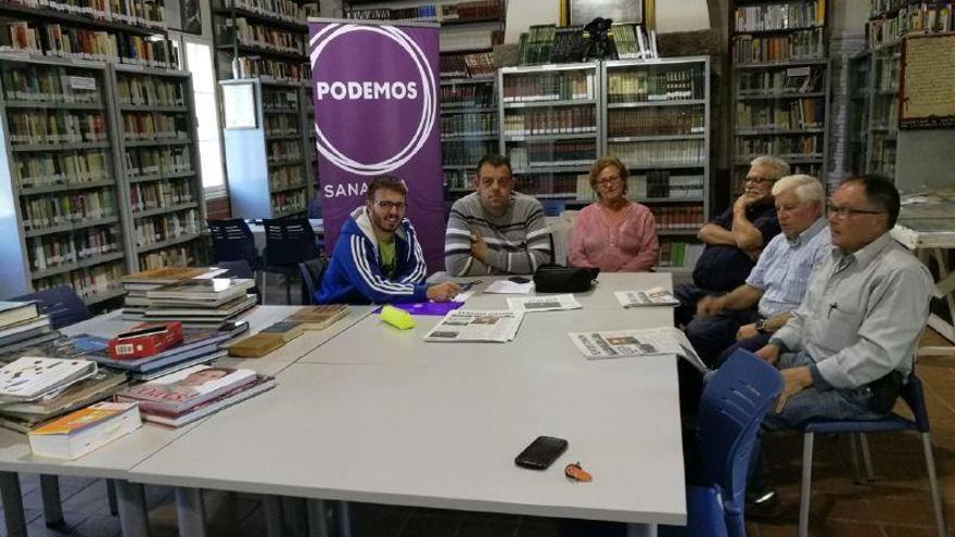 Participantes durante la última asamblea del Círculo Podemos Sanabria.