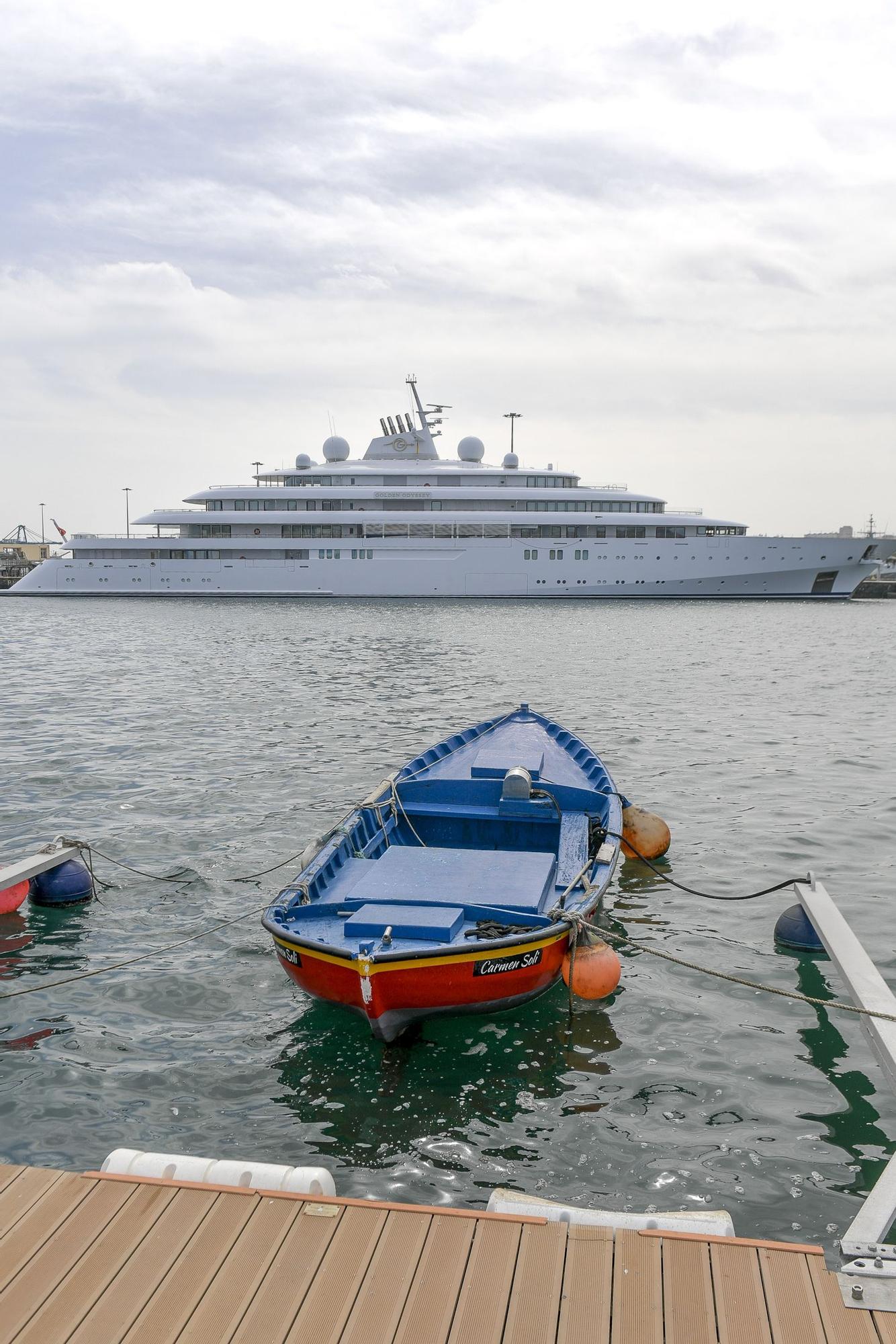 Yate de lujo Golden Odyssey atracado en el Muelle de Santa Catalina