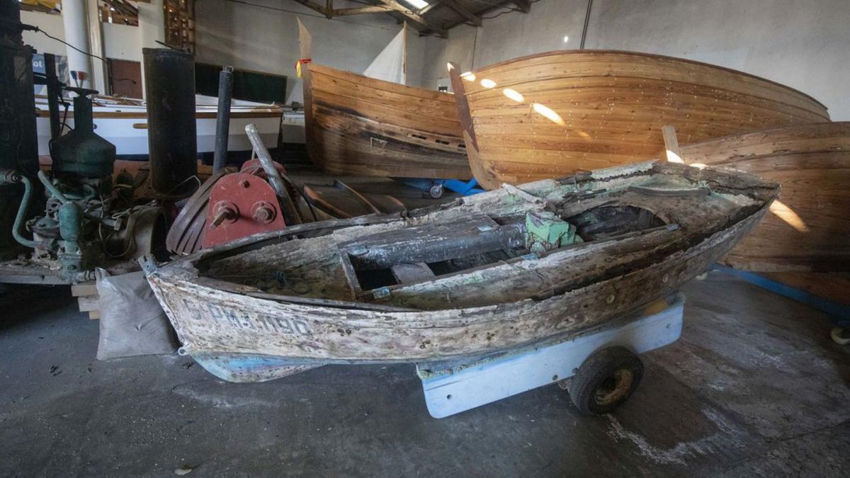 Este bote, de Portocolom, tiene un motor construido con una bomba de agua. | GUILLEM BOSCH