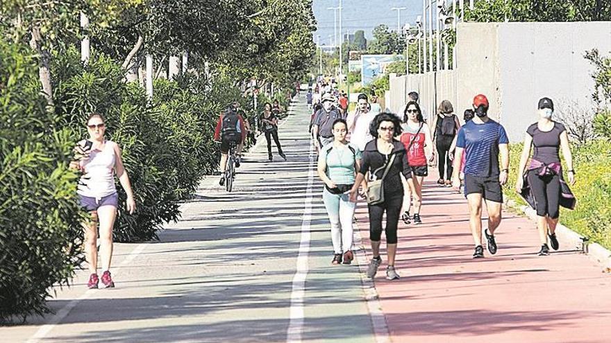 Sanidad amplía el número de personas en los paseos