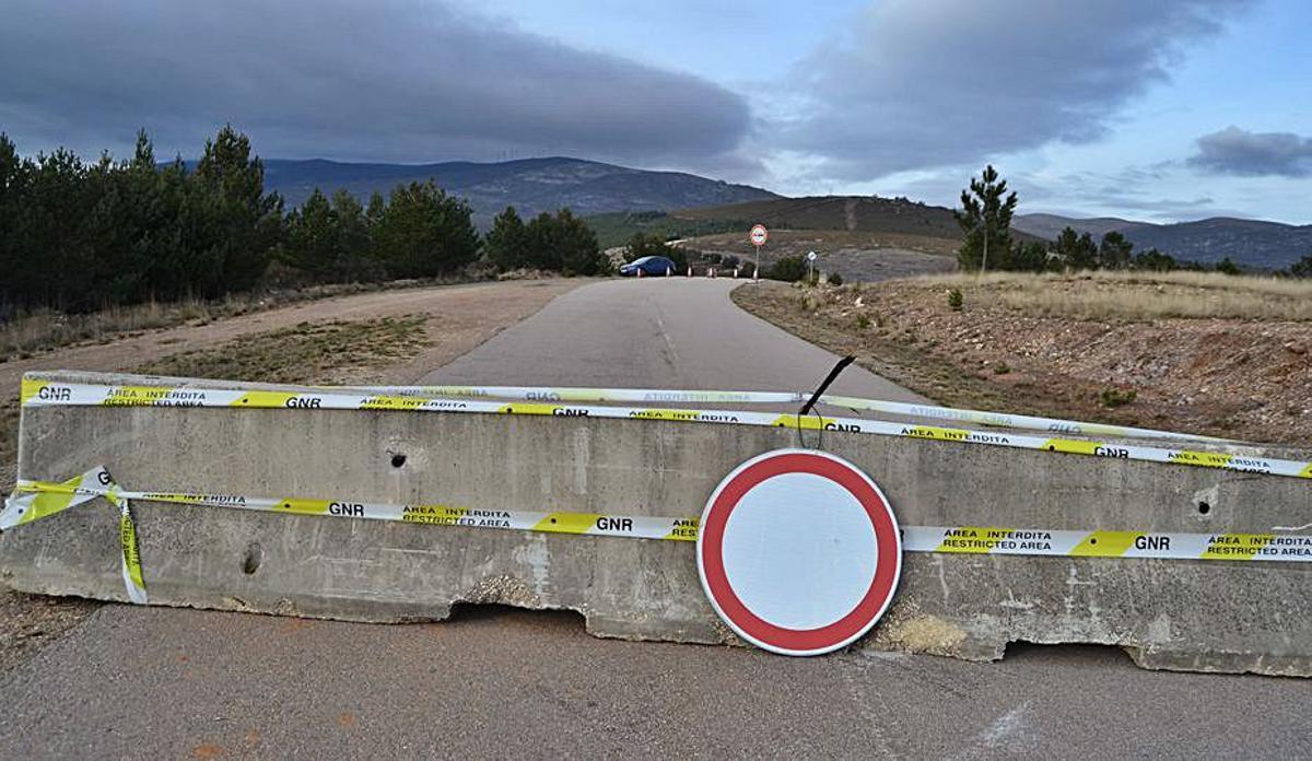 Viga de hormigón como barrera en la carretera a Portugal. | Araceli Saavedra
