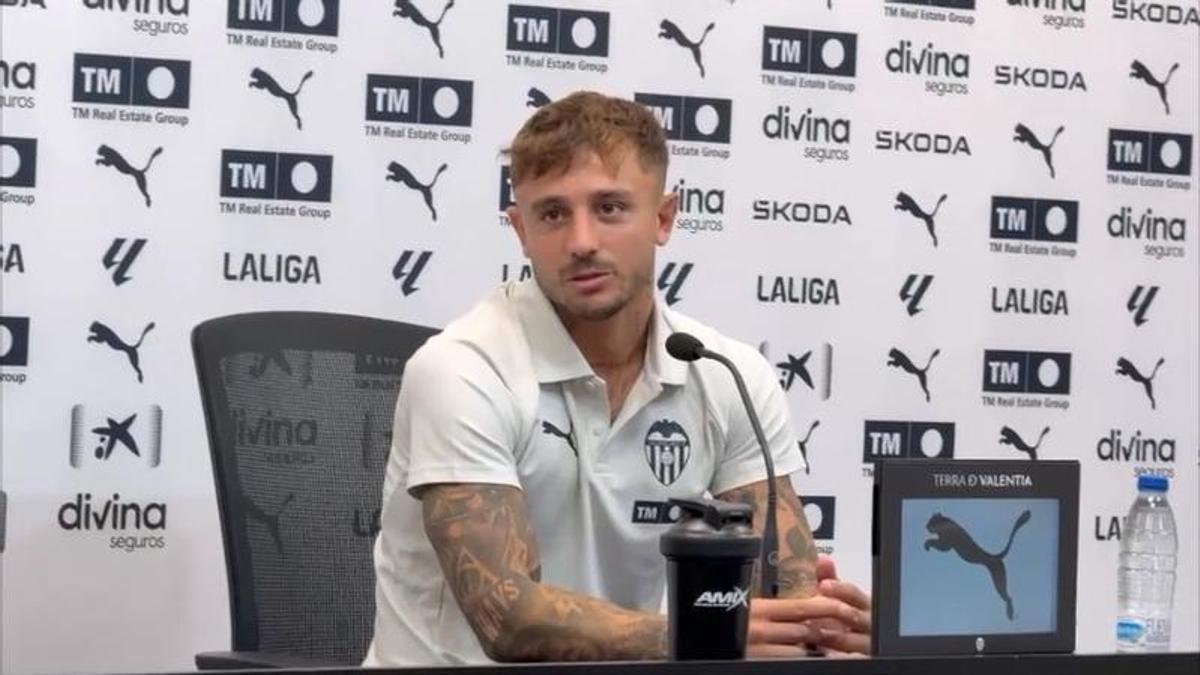 Pablo Maffeo a su llegada al aeropuerto de Manises