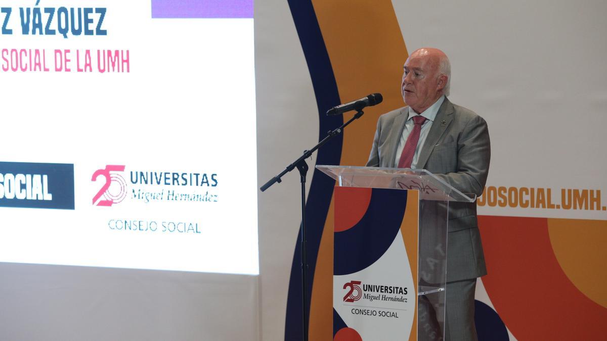 El presidente del Consejo Social de la UMH, Joaquín Pérez, en un acto universitario