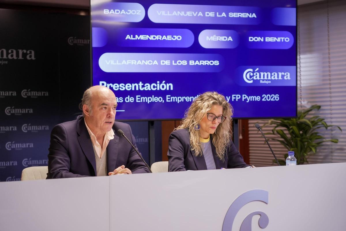 El presidente de la Cámara de Comercio de Badajoz, Mariano García y la directora Sandra Soriano Yáñez.
