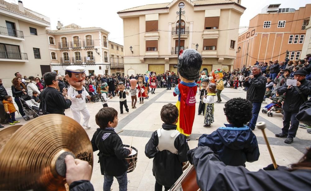 Los “nanos i gegants” han tenido que acelerar el paso y regresar al punto de salida rápidamente a causa de la lluvia