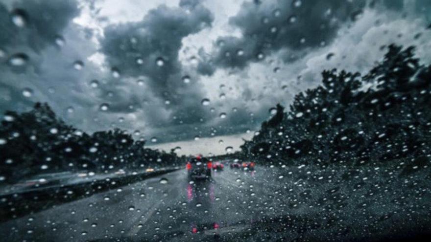 Consells per poder conduir durant tempestes i pluja intensa a l&#039;estiu