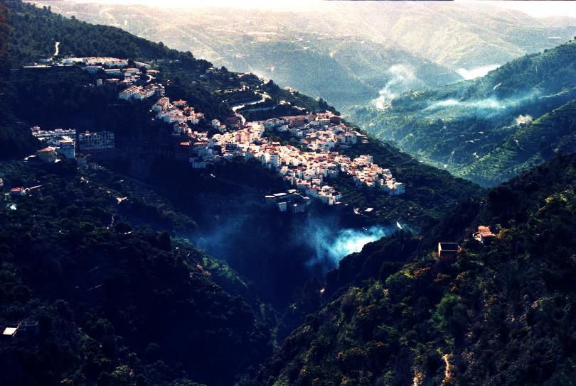 Panorámica del municipio de Otívar (Granada), en el parque natural de las Sierras de Tejeda, Almijara y Alhama.