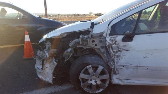 Una mujer y su bebé resultan ilesas tras chocar su coche contra un camión en la N-340 a la altura de Torrellano