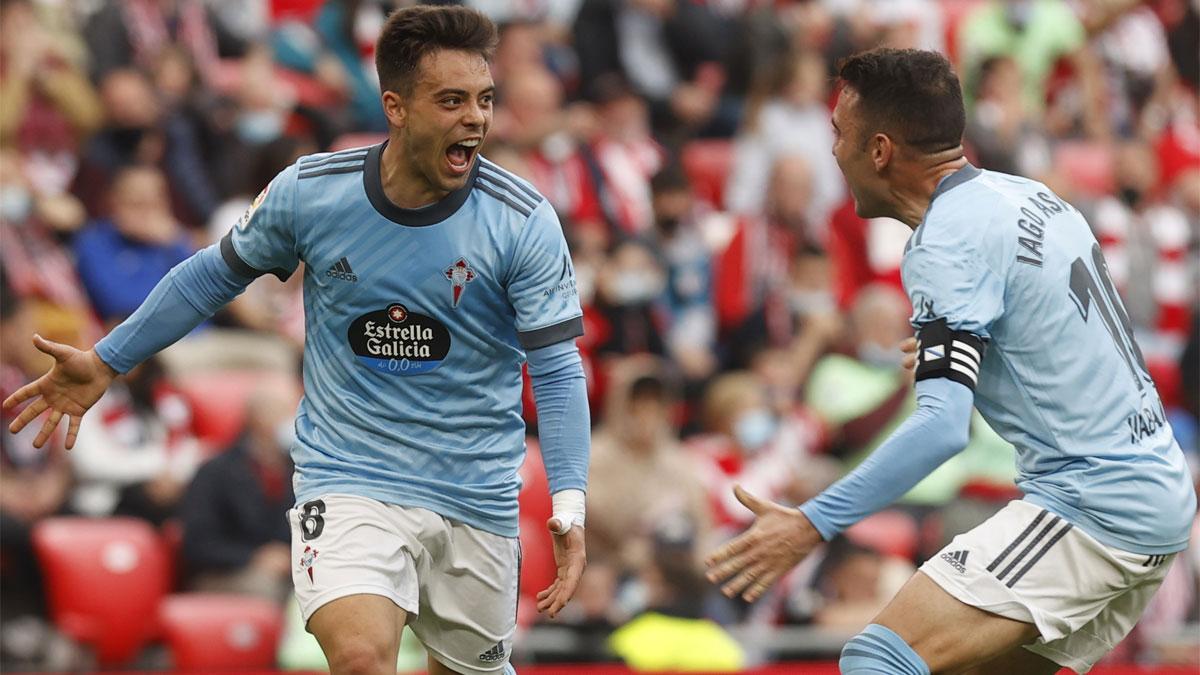 Fran Beltrán celebra junto a Iago Aspas el golazo que marcó en La Catedral de San Mamés