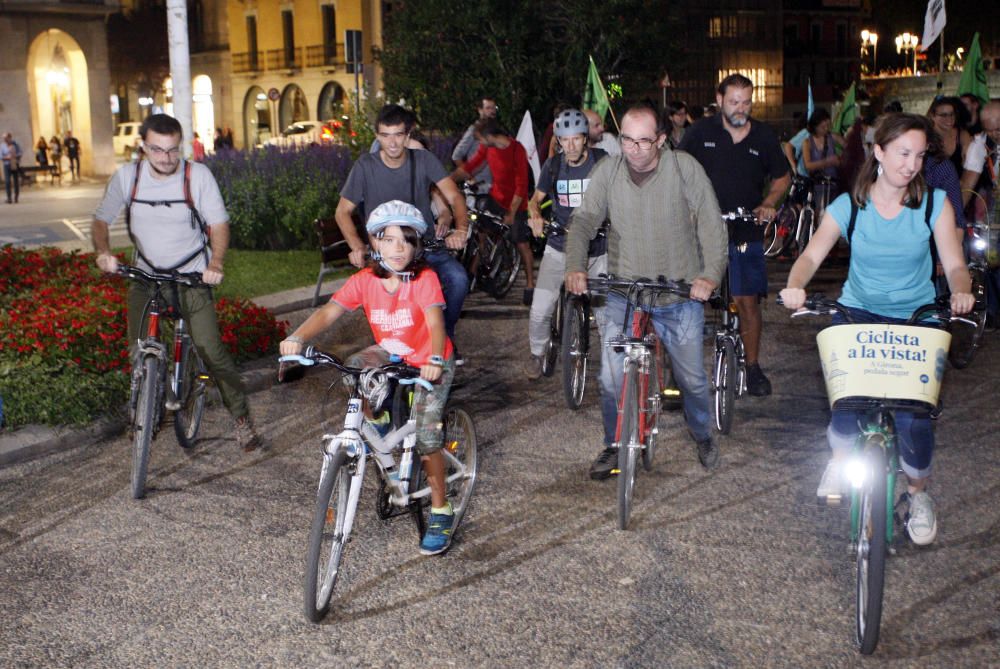 Bicicletada pels carrers de Girona per reclamar polítiques sostenibles