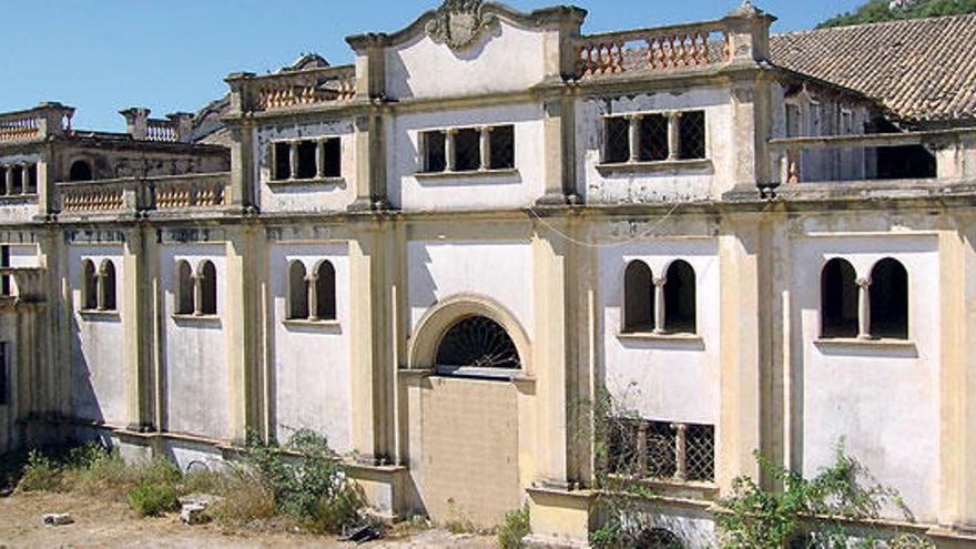 El singular edificio de estilo modernista padece un grave abandono.