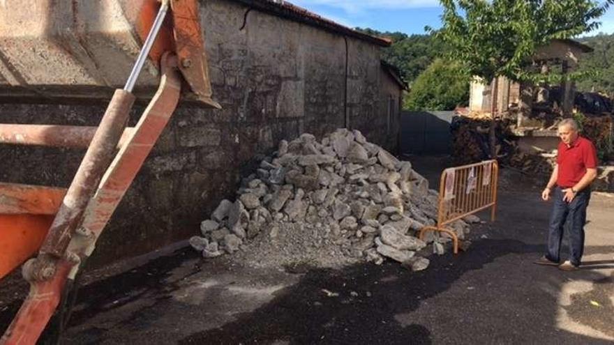 Balseiros visita el lugar en el que se han iniciado las obras.