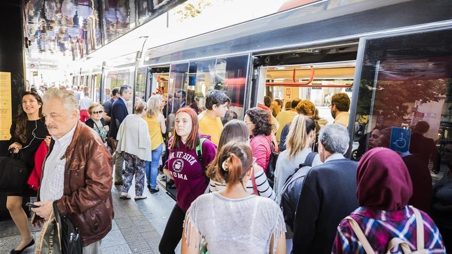 El PSOE cifra en 200.000 pasajeros la pérdida por huelga del tranvía en Pilares