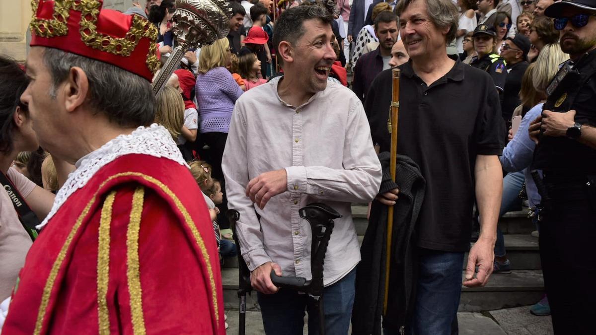 L'alcalde de Berga, Ivan Sànchez, amb crosses després de fer-se un esquinç al turmell