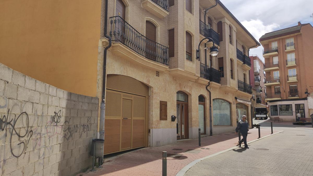 Edificio Villalar visto desde la calle del mismo nombre.