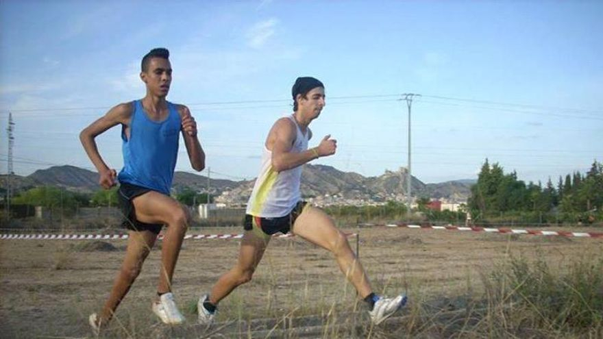 Mo Katir, en 2013, en un entrenamiento por la zona de huerta de Mula. | FACEBOOK KATIR