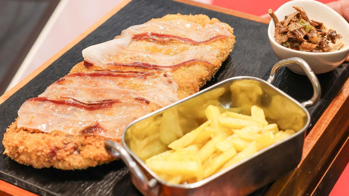 El mejor cachopo de España es el del restaurante Los Arcos (Cangas de Onís, Asturias).