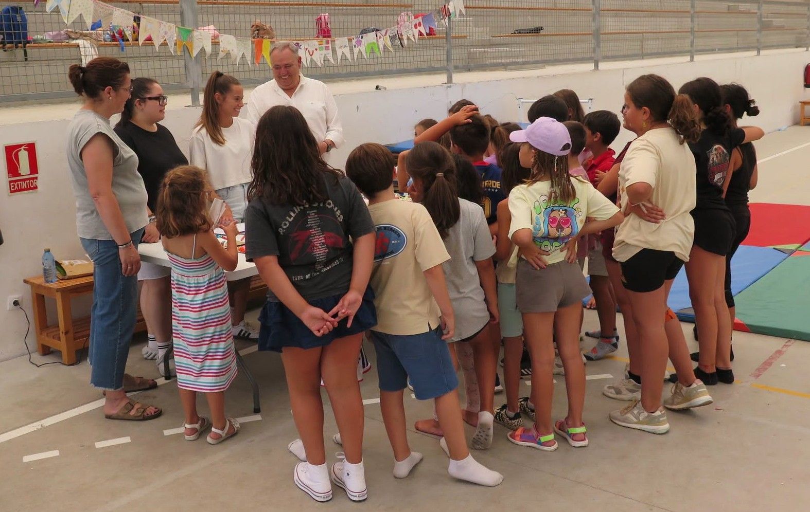 Escolares laracheses nunha das actividades de conciliación do verán.