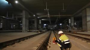 Trabajos en el interior de los túneles de la futura gran estación de La Sagrera, ayer.