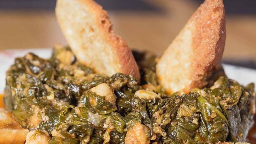 El restaurante con los "mejores guisos" caseros de Sevilla: "Más tradicionales imposible"