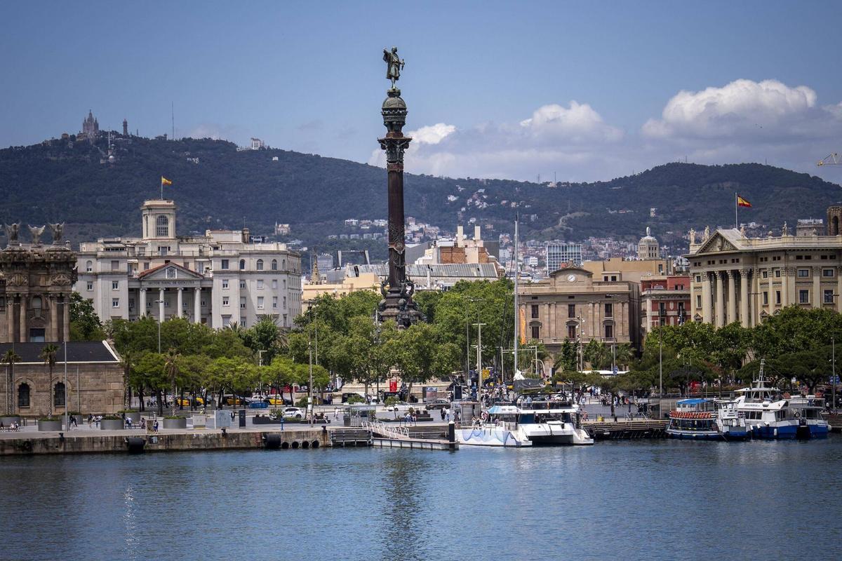 Barcelona 14/05/2026 Reportaje sobre la reconversión de los espacios del Port Vell Moll de la Fusta, En la foto, vistas desde el WTC de los Muelles del Portal de la Pau , donde atracan las Golondrinas , zona que se transformará para dar continuidad a las Ramblas Fotografía de Ferran Nadeu