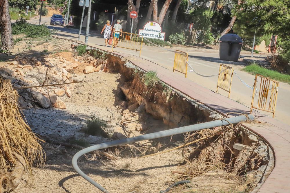 El río Nacimiento causó destrozos en Orihuela Costa en la gota fría en zonas donde se ha ocupado su cauce natural, como el paseo en la playa o los viales y zonas deportivas de varias urbanizaciones