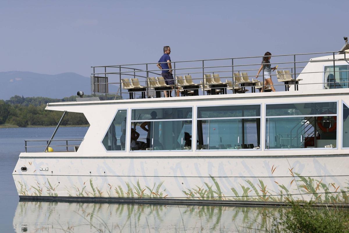Les imatges del retorn de La Tirona a l'Estany de Banyoles Les imatges del retorn de La Tirona a l'Estany de Banyoles