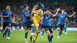 Los jugadores de Italia celebran la conquista de la última Eurocopa, por penaltis, en Wembley.