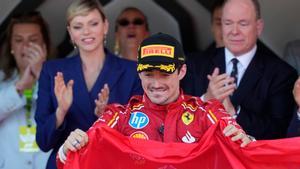 Charles Leclerc, en el podio de Mónaco