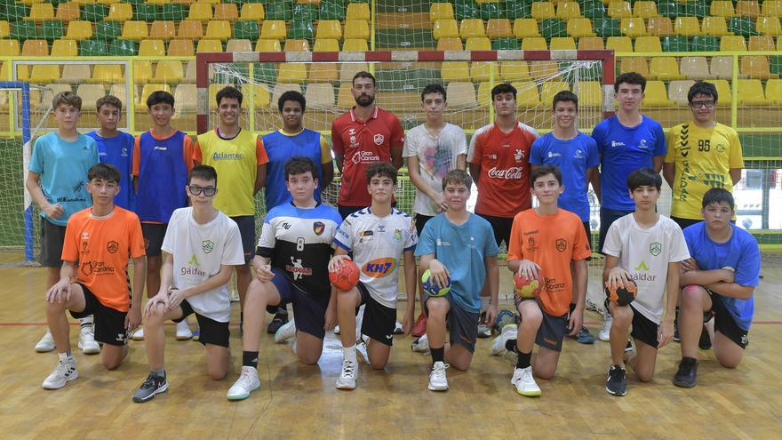 Dani Sarmiento, un ídolo en el banquillo del Balonmano Gáldar