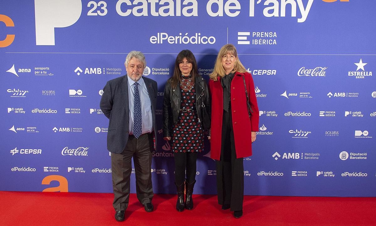 Carmelo Calvo, director de comunicación de Prensa Ibérica; Susana Moll y Nuria Ceriola, secretaria de Presidencia de Prensa Ibérica.