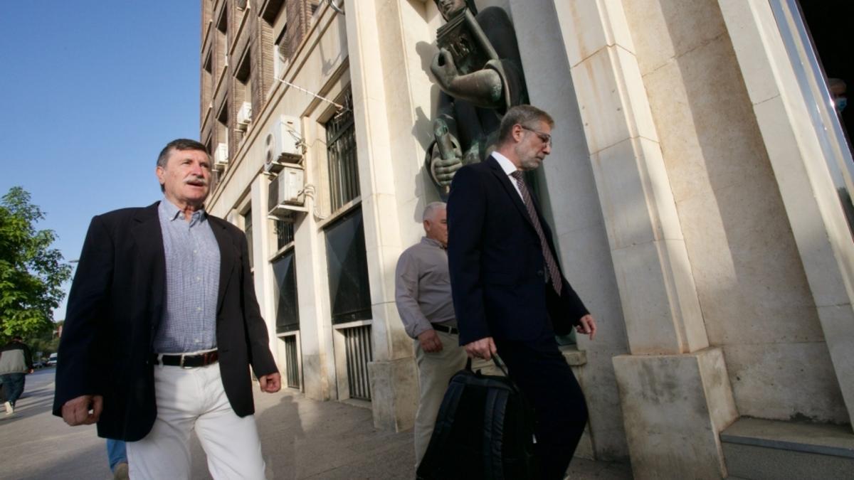 Laorden (i), a su llegada este martes al Palacio de Justicia de Murcia.