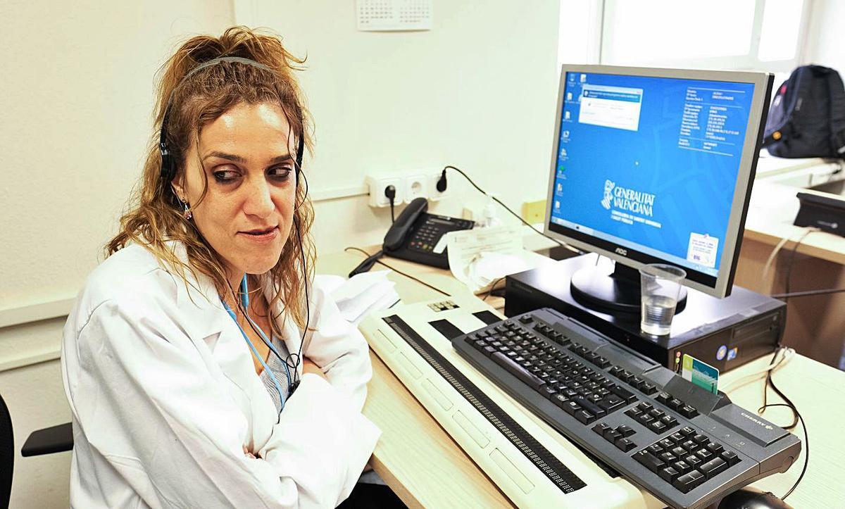 La funcionaria lleva diez años trabajando de administrativa en la Inspección Médica de Elda.
